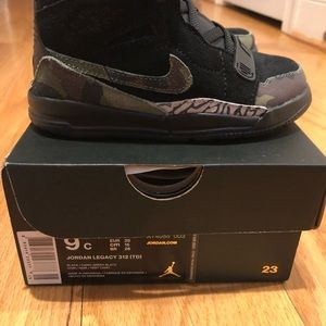 NEW Toddler Nike Jordan camo sneaker shoes size 9